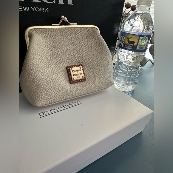 Dooney & Bourke card clutch snap wallet - Picture 3 of 3